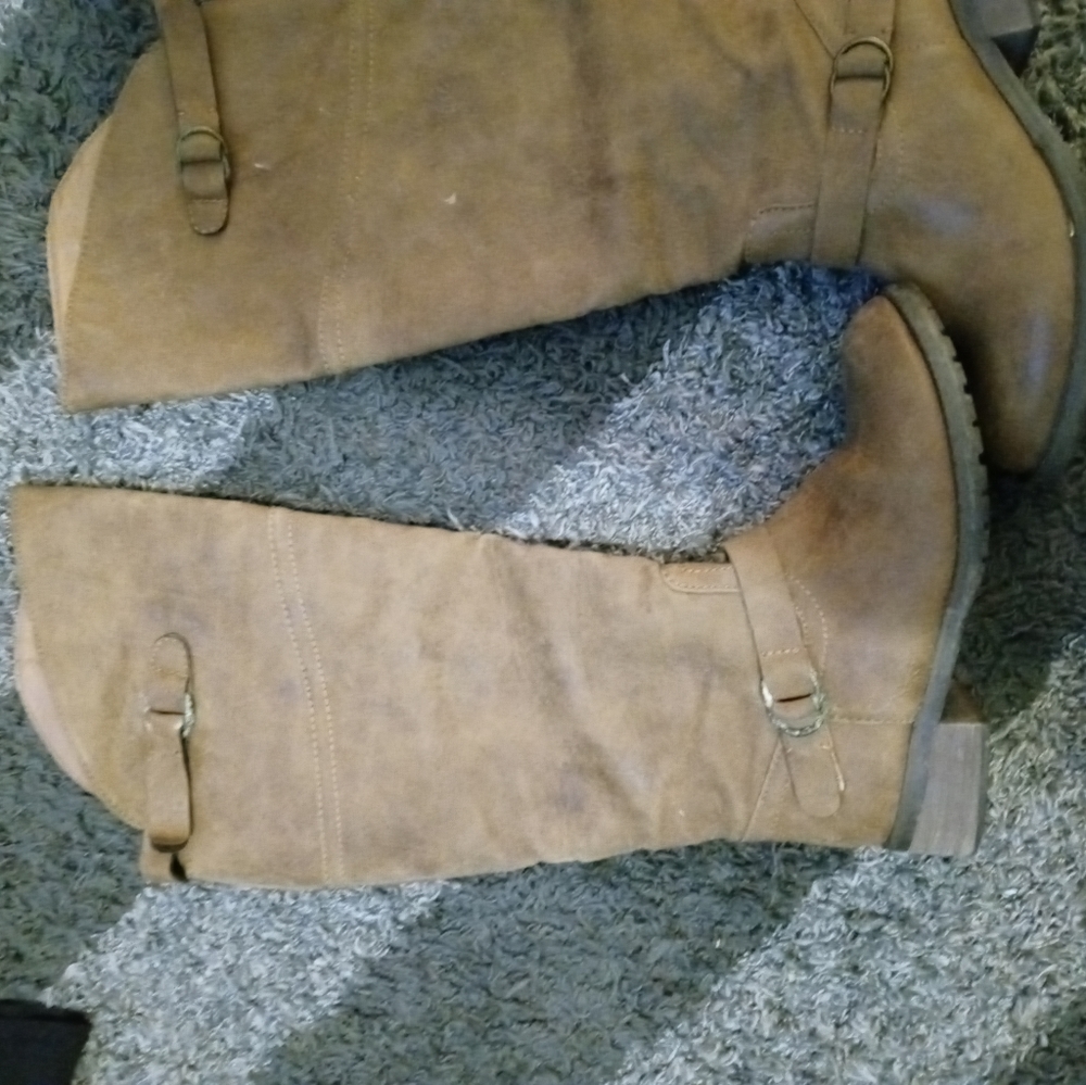 Boots - Picture 3 of 3